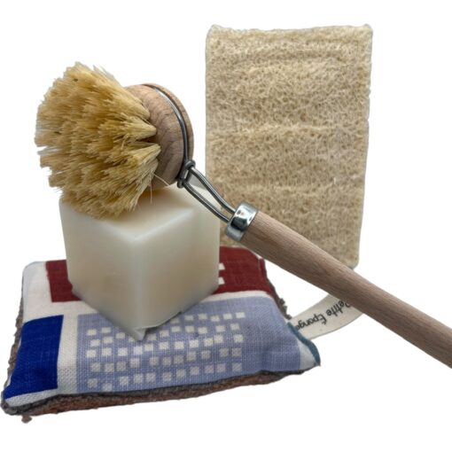 Savon ménager et son éponge lavable, éponge loofah et brosse en bois