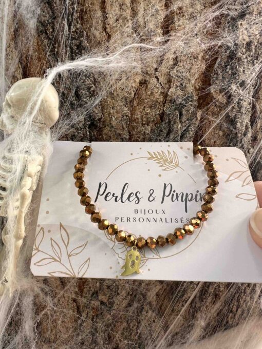 coffret artisanal halloween avec trois savons à l'argile ou au lait et aux huiles essentielles. Avec un bracelet fantaisie exclusif fait main